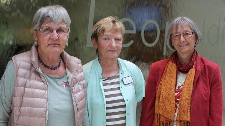 Sie haben ihren grünen Kittel schon abgegeben: Ursula Griesbach (links) und Ursula Pfister (rechts) mit ÖKH-Leiterin Christa Weinzierl.