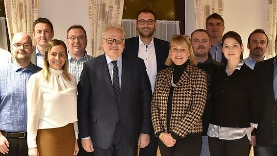Die Kandidaten der CSU für die Stadtratswahl in Königsberg 2020 mit Landrat Wilhelm Schneider (2. von rechts). Die Kandidaten der CSU für die Stadtratswahl in Königsberg 2020 mit Landrat Wilhelm Schneider (2. von rechts).