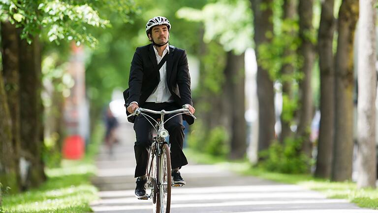 Mit dem Fahrrad zur Arbeit, das entlastet die Umwelt. Doch im Flächenlandkreis Rhön-Grabfeld ist das nicht immer einfach, das Wegenetz für Pendler hat Lücken.