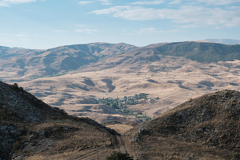 Ein herrlicher Blick von Bergen ins Tal: Marcus Grech erkundete in rund zwei Monaten auf seiner Weltreise die Türkei.&nbsp;