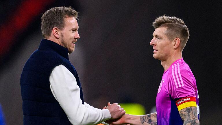 Julian Nagelsmann - Ein Handschlag als EM-Versprechen. Gegen Holland gab es einen Test-Sieg. Julian Nagelsmann - Ein Handschlag als EM-Versprechen. Gegen Holland gab es einen Test-Sieg.