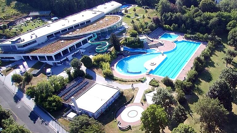 Hat bewegte Zeiten hinter sich – und vor sich: 1976 eröffnete das Schwimmbad 'Maradies' an der gleichnamigen Straße in Marktheidenfeld. 2012 wurde es zum 'Wonnemar'. Hier ein Bild aus dem Jahr 2019. Hat bewegte Zeiten hinter sich – und vor sich: 1976 eröffnete das Schwimmbad 'Maradies' an der gleichnamigen Straße in Marktheidenfeld. 2012 wurde es zum 'Wonnemar'. Hier ein Bild aus dem Jahr 2019. 
