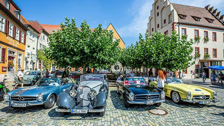 Eine Vielzahl an Oldtimern und historischen Motorrädern werden bei den Geo Classics am 25. August in der Altstadt von Gerolzhofen zu sehen sein. Eine Besonderheit gibt es diesmal: Die besten Stellplätze direkt am Marktplatzbrunnen werden versteigert.