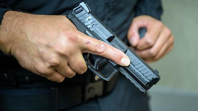 Die neue Dienstpistole der bayerischen Polizei SFP9 von Heckler &amp; Koch soll bis Ende 2019 in allen Einheiten eingeführt sein.