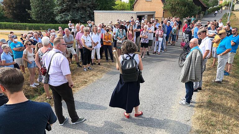 Großes Interesse an der CSU-Begehung durch den Würzburger Stadtteil Rottenbauer. Vor allem das geplante Neubaugebiet im Süden interessierte viele. Großes Interesse an der CSU-Begehung durch den Würzburger Stadtteil Rottenbauer. Vor allem das geplante Neubaugebiet im Süden interessierte viele.