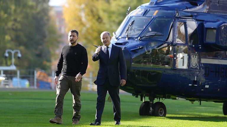 Ukrainischer Präsident Selenskyj in Berlin       -  Olaf Scholz (rechts) und Wolodymyr Selenskyj haben sich dreimal innerhalb von fünf Wochen getroffen.