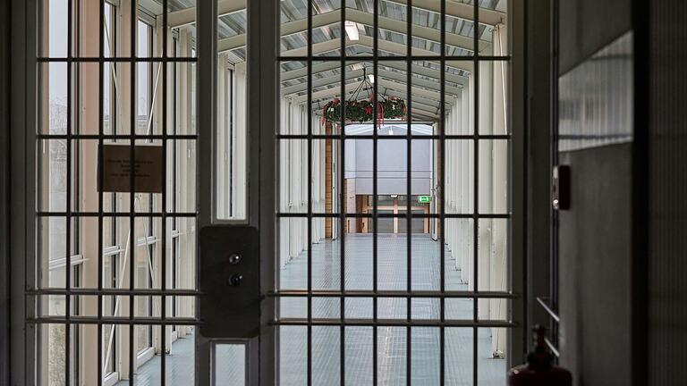 Gut 50 Gefangene der Justizvollzugsanstalt Würzburg (Archivbild) beteiligten sich an einer Spendenaktion zu Gunsten mosambikanischer Gefangener.&nbsp;