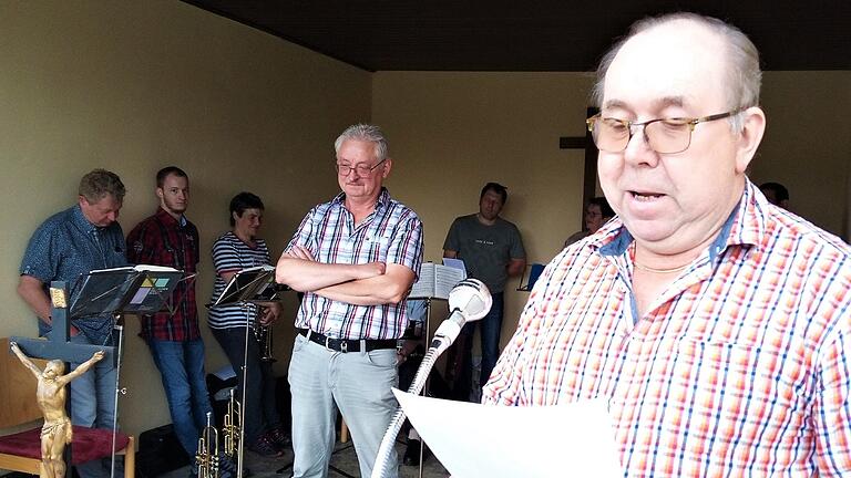 Werner Beck (rechts) spielt 1. Stimme und leitet gleichzeitig den Posaunenchor Füttersee