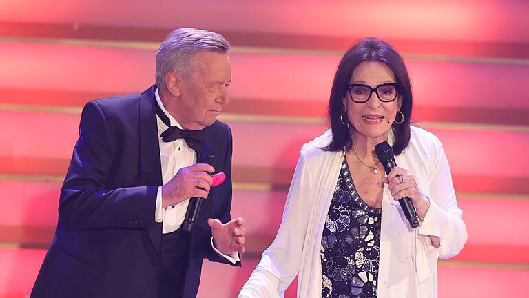 Sängerin Nana Mouskouri wird 90       -  Musik ist ihre erste Liebe und wird ihre letzte bleiben, wie Mouskouri schon immer sagte. (Archivfoto)