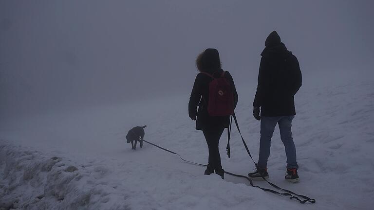 Am Samstag herrschte abschnittsweise dichter Nebel in der Rhön. Am Samstag herrschte abschnittsweise dichter Nebel in der Rhön.