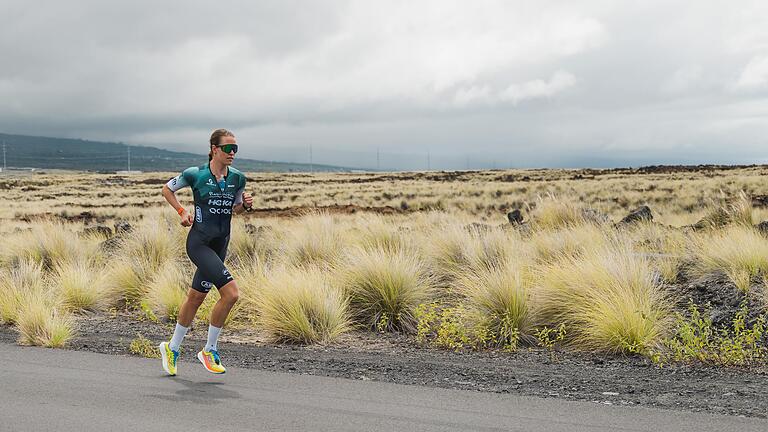 Profi-Triathletin Laura Zimmermann vom SV Würzburg 05 startet bei der Ironman WM 2022 auf Hawaii. Profi-Triathletin Laura Zimmermann vom SV Würzburg 05 startet bei der Ironman WM 2022 auf Hawaii.