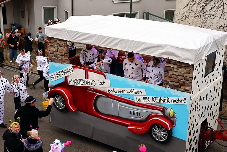 Die 'Eichel-Brunner' bezogen ihren Wagen auf den Eberner Bürgermeister Jürgen Hennemann. Die 'Eichel-Brunner' bezogen ihren Wagen auf den Eberner Bürgermeister Jürgen Hennemann.