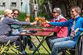 Biergartenbesuche wie hier über Pfingsten im&nbsp;Biergarten am Glashaus könnten in der Stadt Würzburg bald schon wieder ohne verpflichtende Corona-Tests möglich sein.&nbsp;