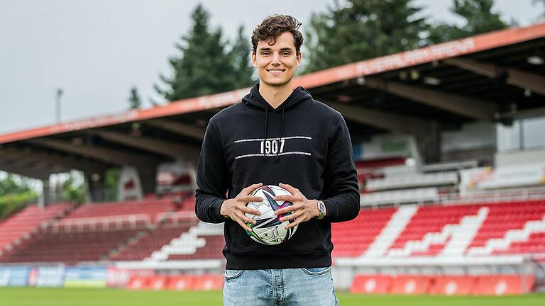 Marc Richter wechselt aus England an den Dallenberg. Marc Richter wechselt aus England an den Dallenberg.