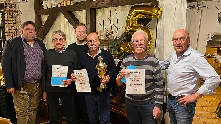 Im Bild: 1. Bgm. Peter Gehring, Albrecht Hofmann (2. Platz), Tobias Göb (Vorstand), Dieter Keller (1. Platz), Heinz Götzendörfer (3. Platz), Bernd Wehner (Vorstand).