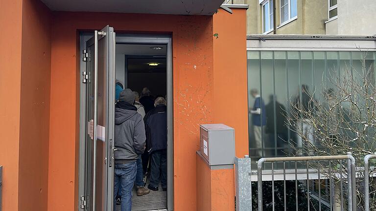 Der Andrang beim Tag der offenen Tür war groß. Der Andrang beim Tag der offenen Tür war groß.