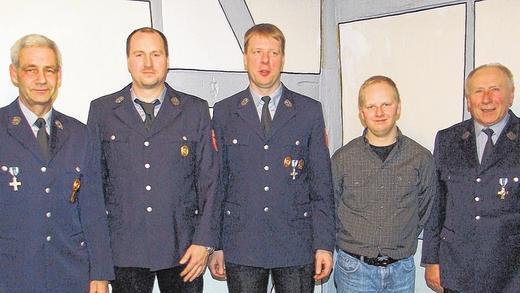 Der Vorstand des Possenheimer Feuerwehrvereins: Erich Kräutlein, Marco Huscher, Dietmar Adler, Philipp Hügelschäfer und Hans Weigand (von links ). FOTO Peter Hartmann