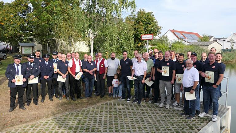 Zahlreiche Mitglieder der Feuerwehr Hainert wurden für ihre langjährige Treue zum Feuerwehrverein geehrt.