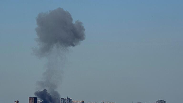 Ukraine-Krieg - Kiew       -  Russischer Raketenangriff auf Kiew