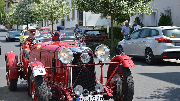 Die Oldtimer-Rallye Franken Classic hat in Bad Kissingen  Tradition. 150 schicke Automobile setzten sich am Freitag, 26. Mai, zum Prolog in Bewegung. Weitere Ausfahrten stehen am Wochenende auf dem Programm.