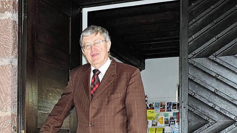 Für den evangelischen Dekan Michael Wehrwein (im Bild) ist 2015 ein Festjahr und gleichzeitig eines des Abschieds. Er feiert sein 25. Jubiläum als Pfarrer und Dekan in Lohr und seinen 65. Geburtstag. Ende Oktober geht er in Ruhestand. Nachfolger wird Till Roth.Foto: R. Gress Für den evangelischen Dekan Michael Wehrwein (im Bild) ist 2015 ein Festjahr und gleichzeitig eines des Abschieds. Er feiert sein 25. Jubiläum als Pfarrer und Dekan in Lohr und seinen 65. Geburtstag. Ende Oktober geht er in Ruhestand. Nachfolger wird Till Roth.Foto: R. Gress