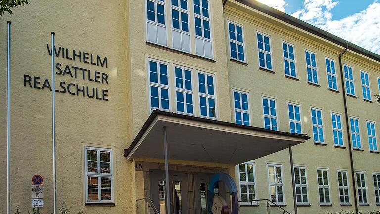 Die Wilhelm-Sattler-Realschule in der St. Kilian-Straße 15. Die Wilhelm-Sattler-Realschule in der St. Kilian-Straße 15.