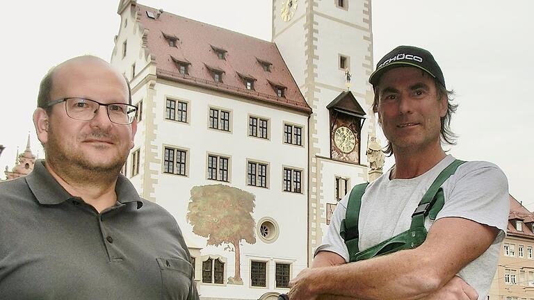 Der Würzburger Zugmarschall Michael Zinnhobel (rechts) und der Hätzfelder Zugleiter Udo Feldinger.