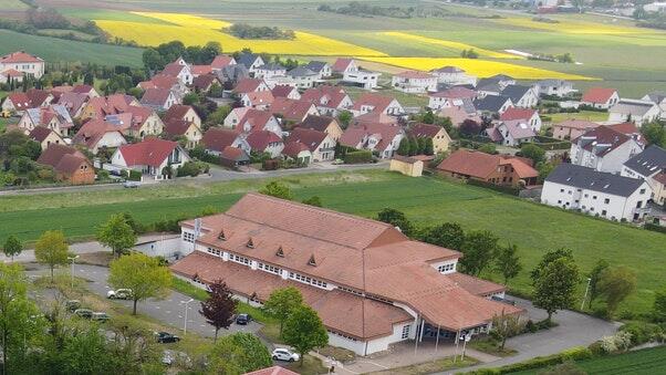 Neubau oder Generalsanierung der Maintalhalle müssen warten, erst nach 2025 könnte sich hier etwas tun. Bis dahin muss das Gebäude durchhalten. Für Ausbesserungen stehen heuer 200 000 Euro zur Verfügung, dabei geht es vor allem um einen neuen Hallenboden.