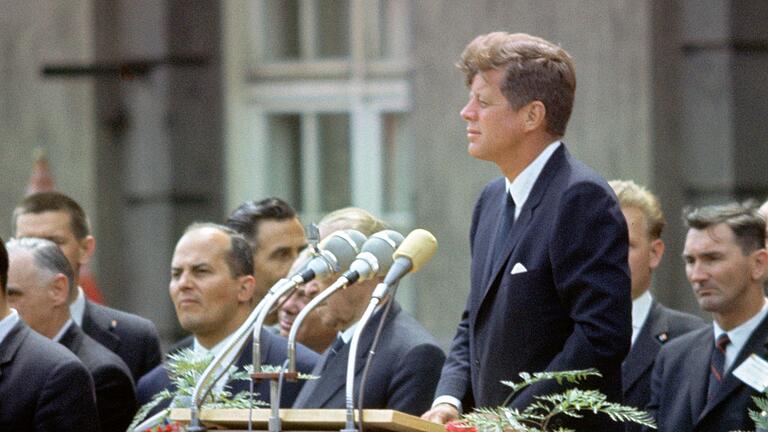 John F. Kennedy in Berlin       -  Kennedys Rede vor dem Schöneberger Rathaus geht um die Welt. (Archivbild)