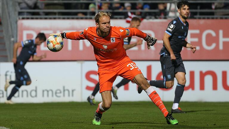 Mit ihm ist das Torwart-Team der Würzburger Kickers komplett: Hendrik Bonmann, zuletzt beim TSV 1860 München unter Vertrag, wechselt an den Dallenberg.