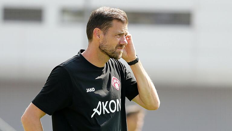 Der Saisonstart macht nachdenklich: Kickers-Trainer Marco Wildersinn. Der Saisonstart macht nachdenklich: Kickers-Trainer Marco Wildersinn.