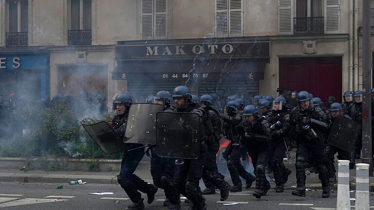 Proteste in Frankreich.jpeg       -  Bei den Protesten um die Rentenreform in Frankreich wurden bisher über 1000 Einsatzkräfte verletzt.