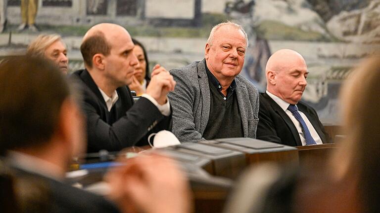 Georg Rootering (Mitte) ist Koordinator für das Programm des Bauernkrieg-Gedenkjahres, links Kulturreferent Benedikt Stegmayer, rechts Autor und Regisseur Markus Grimm.&nbsp;
