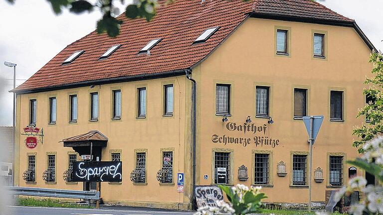 Die Blütezeit ist längst vorbei: Das Gasthaus Schwarze Pfütze bei Rottershausen ist seit Jahresanfang wieder geschlossen und soll verkauft werden.