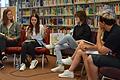 Das literarische Quartett im Gespräch mit der Autorin Josefine Rieks (Dritte von links).