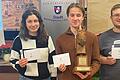 Sie belegten bei den 20. Bad Königshofen Open um den Schwarzen Grabfeldspringer die ersten Plätze (von links): Olga Babiy (Zweite), Ruben Lutz (Sieger) und Timo Helm (Dritter).