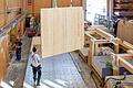 Holz ist ein begehrter Baustoff. Doch der Markt ist leergefegt, die Preise haben sich vervielfacht. Unser Bild zeigt die Montagehalle der Zimmerei Dümler in Giebelstadt (Lkr. Würzburg).