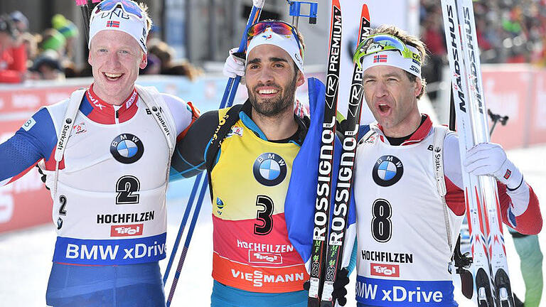 Medaillengewinner       -  Weltmeister Martin Fourcade (M), Johannes Thingnes Bö (l, Silber) und Ole Einar Björndalen (Bronze). Foto: Martin Schutt