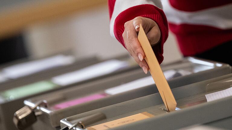 Landtagswahlen in Sachsen und Thüringen - Eine Woche vor den Landtagswahlen in Thüringen und Sachsen sieht eine neue Umfrage des Instituts Insa für die „Bild” die AfD in beiden Ländern vorn. (Symbolbild) Landtagswahlen in Sachsen und Thüringen - Eine Woche vor den Landtagswahlen in Thüringen und Sachsen sieht eine neue Umfrage des Instituts Insa für die „Bild” die AfD in beiden Ländern vorn. (Symbolbild)