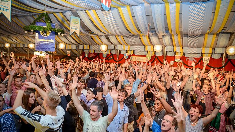 Festwirt Christian Papert freut sich auch in diesem Jahr auf Bombenstimmung im Bierzelt und hat dafür spezielle Gäste eingeladen.