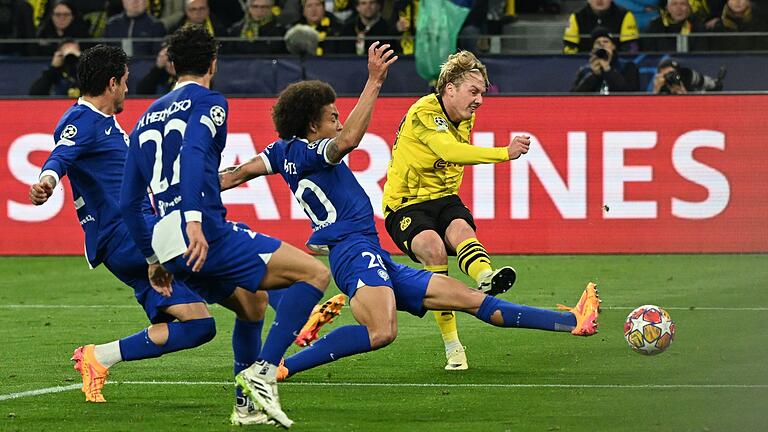 Borussia Dortmund - Atlético Madrid.jpeg       -  Dortmunds Julian Brandt (rechts) erzielt das Tor zum 1:0 gegen Atlético Madrid.