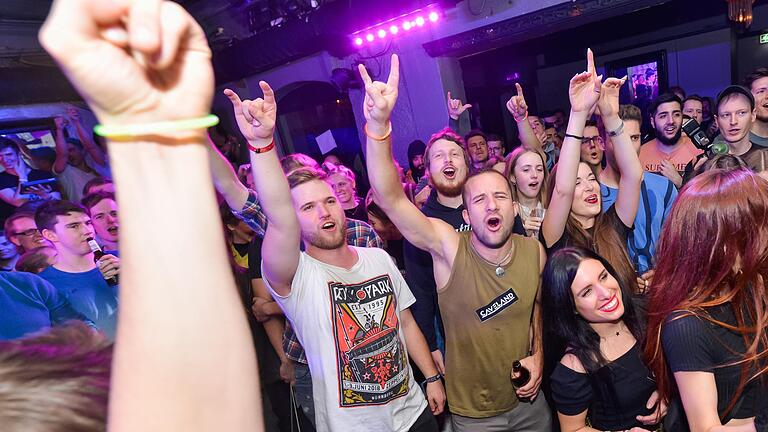 Ausgelassene Stimmung in der gesamten Innenstadt - und kaum Beschwerden wegen Lärmbelästigung: Das war das 20. 'Honky Tonk'-Festival in Würzburg.