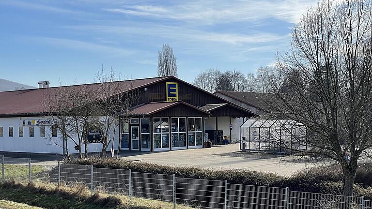 Der Edeka-Markt Massak soll auch in Zukunft für die Oberschwarzacher erhalten bleiben. Der Edeka-Markt Massak soll auch in Zukunft für die Oberschwarzacher erhalten bleiben.