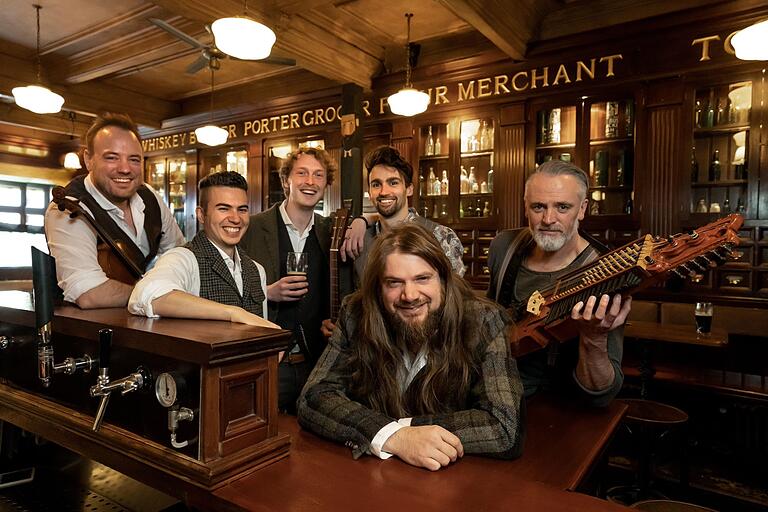 Die Mittelalter-Folk-Rock-Band Versengold Die Mittelalter-Folk-Rock-Band Versengold