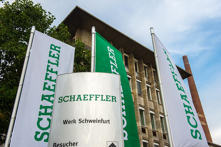 Schaeffler - hier das Verwaltungsgebäude in Schweinfurt - stehe in einem engen Austausch mit Kunden und Lieferanten, um die Versorgung sicherzustellen. Auch wegen der Corona-Pandemie bleibe die Situation vorerst unbeständig.