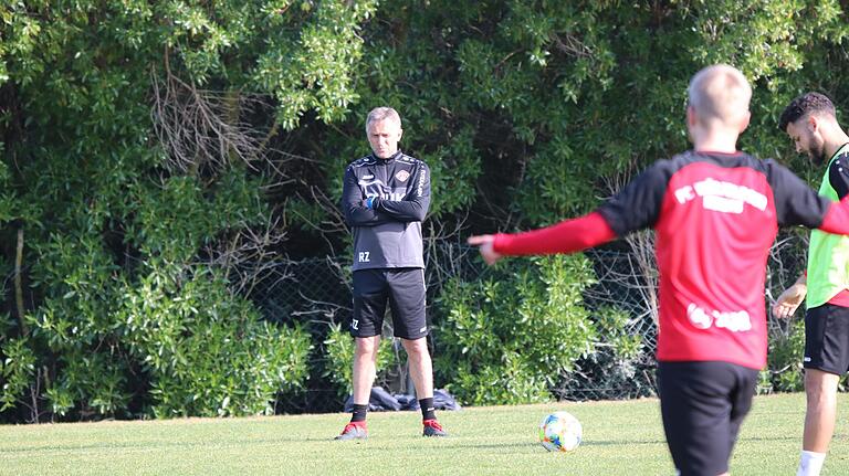 Auch wieder beim Kickers-Team: Co-Trainer Rainer Zietsch fehlte zu Beginn des Trainingslagers.