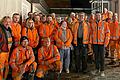 Zur Feier des Tages schlüpfte auch Bürgermeister Kneuer in die orange Arbeitskleidung, als Tochter Isabell Ludwig ihren Vater mit dem gesamten Bauhofteam um 6 Uhr früh an Ludwigs letztem Arbeitstag fotografierte.