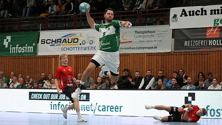 Erfolgreichster Werfer der Wölfe Würzburg gegen Fürstenfeldbruck: Dominik Schömig (am Ball) erzielte in nur 30 Minuten neun Treffer. Erfolgreichster Werfer der Wölfe Würzburg gegen Fürstenfeldbruck: Dominik Schömig (am Ball) erzielte in nur 30 Minuten neun Treffer.