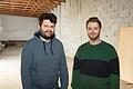 Elmar Daniel aus Schweinfurt (links) und Samuel Lindl aus Bad Kissingen haben bereits im vergangenen Jahr ihren Cannabis Social Club 'MainBud' als Verein eintragen lassen. In der Halle hinter ihnen wollen sie bald legal Cannabis anbauen.