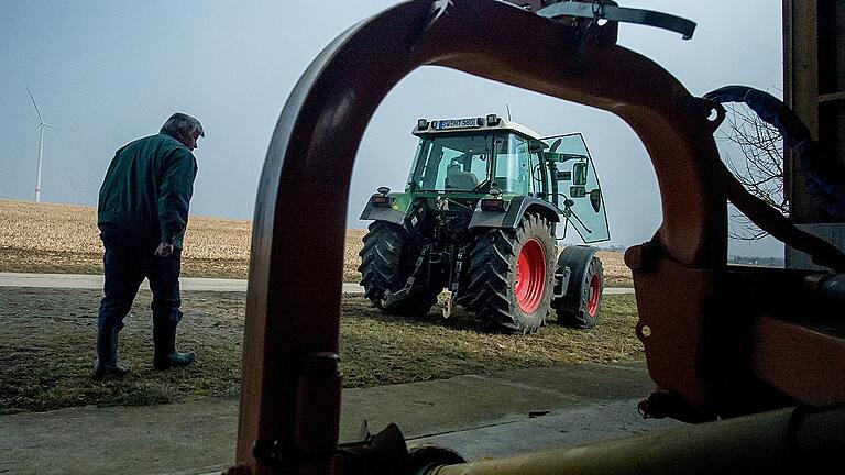 Landwirt Karl Wahler bekämpft das Unkraut mechanisch, er hält trotzdem Glyphosat für unverzichtbar.